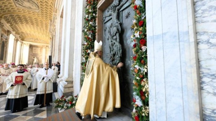 Apertura de la Puerta Santa en San Juan de Letrán sembrando esperanza