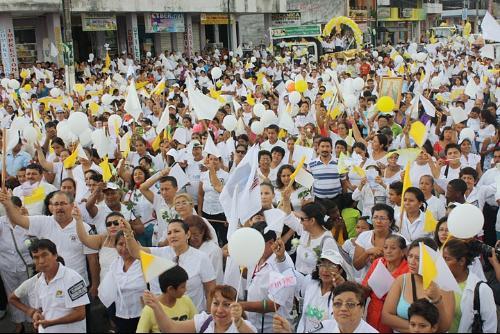 Masivo apoyo a la labor de los Heraldos del Evangelio en Sucumbíos,  Ecuador, en marcha realizada ayer
