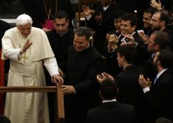 Benedicto XVI a seminaristas de Roma: "Tenemos que sentirnos dichosos  porque Dios nos ha dado esta gracia" de ser elegidos