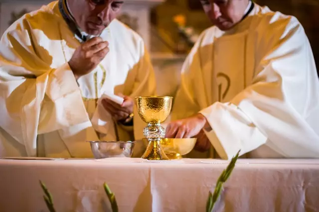 El 18 de mayo regresan misas con fieles a Italia 1 Eucaristía foto Ric Perezmont por Cathopic