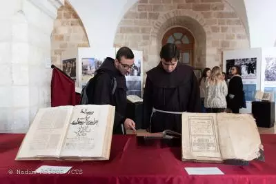 Disponible online Pequeña Biblioteca de la Imprenta Franciscana de Jerusalén 1 Nadim Asfour CTS