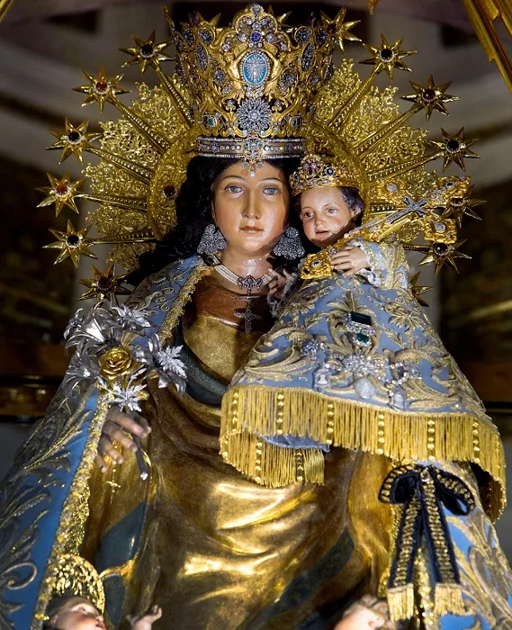 Virgen de los Desamparados de Valencia viste crespón negro en luto por víctimas de pandemia 2 VIRGEN DE LOS DESAMPARADOS VALENCIA GAUDIUM PRESS