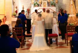 Obispo de Ciudad Quesada, Costa Rica, rechaza decisión que permite matrimonio homosexual en su país 1 matrimonio