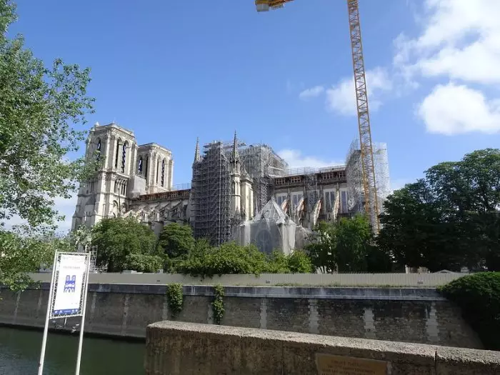 Comienza labores de remoción de residuos metálicos de andamiaje en Catedral de Notre Dame de París 2 Catedral de Notre Dame Gaudium Press