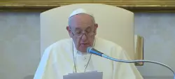 “La oración asegura la relación con Dios”, dijo el Papa en la Audiencia General 1 Papa 1