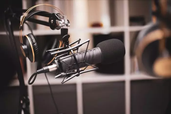 Educadores católicos en Argentina presentan proyecto "Radio Escuela" 1 Radio - foto - Jonathan Farber por Unsplash
