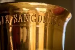 El atroz dato de los robos y daños en iglesias en Francia 1 Caliz