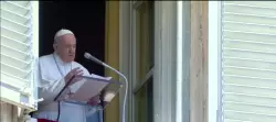 Papa en el Ángelus: Ser pequeño ante Dios, es abrir el corazón a su Palabra 1 Papa