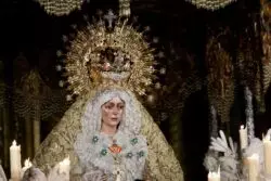 Nada más dulce y santo, que el Dulce nombre de María 1 Macarena