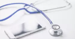 En el mundo de los locos: La médica católica que fue despedida de un hospital católico por ser… católica 1 medico