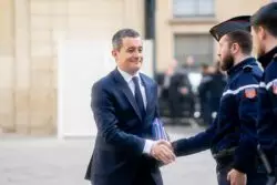 En Francia, cierran mezquita que transmitió video contra profesor decapitado 2 Ministro Darmanin