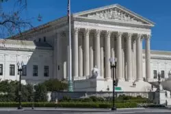 Suprema Corte tumba restricciones que estado de Nueva York había impuesto a encuentros en iglesias 1 Suprema Corte