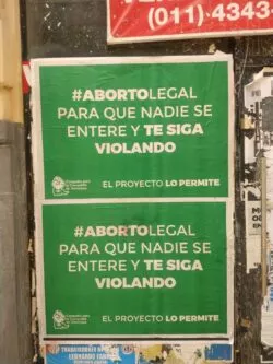 Buenos Aires amaneció con sorpresivos y suspicazes carteles provida 3 Aborto 2