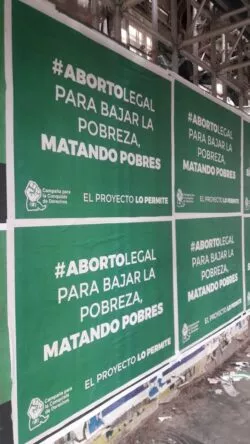 Buenos Aires amaneció con sorpresivos y suspicazes carteles provida 2 Aborto