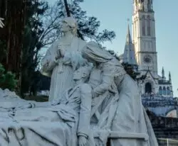 5 sacerdotes muertos en epidemia mientras atedían fieles en los EE.UU., son declarados siervos de Dios 2 Enfermos 2