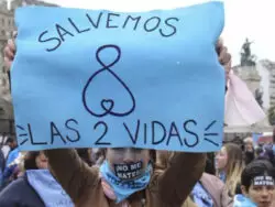 Grupo Pro Vida argentino denunció brutal agresión por parte de la Policía en el Congreso 2 provida