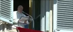 En el Ángelus, el Papa invitó a seguir el ejemplo de Jesús, acercándose a las ‘lepras’ de hoy 2 Angelus Papa