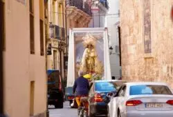 Cardenal Cañízares saca la Virgen de los Desamparados a las calles de Valencia 3 Cardenal Canizarez Mare de Deu 4