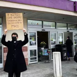 P. Limogi, de Nueva York: “Si puedes comprar víveres, puedes venir a misa” 2 P Limongi