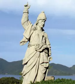 La única solución verdadera 2 O profeta Abdias replica de Aleijadinho Casa Lumen Maris Ubatuba SP 700x777 1