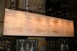 La Sábana de Turín, que cubrió el cuerpo de Jesús: La posibilidad de que sea falsa “es nula” 2 Santo Sudario