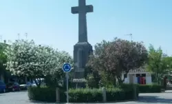 En España, 28 cruces en peligro de ser derribadas 2 Cruz derribada