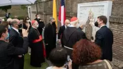 Inaugurado mosaico de Nuestra Señora del Carmen en los Jardines Vaticanos 3 Mosaico de la Virgen del CArmen 2