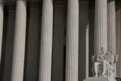 Suprema Corte protege a Servicios Sociales Católicos por no certificar a uniones del mismo sexo como padres de crianza 2 Suprema Corte