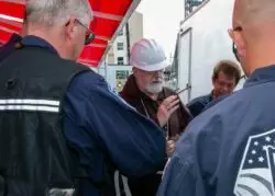 Cardenal de Boston y Arzobispo de Miami rezaron en Memorial de las víctimas de las Torres Champlain 2 Cardenal OMalley en las Champalin towers