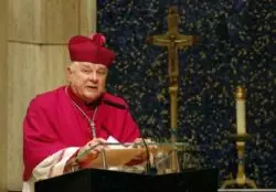 Arzobispo de Miami insta a fieles a regresar a misa presencial 2 Mons. Thomas Wenski