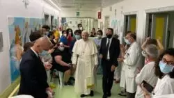 Papa Francisco sale del hospital y regresa al Vaticano 1 Papa sale de la Clinica
