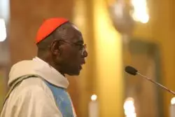 Cardenal Sarah: Los obispos deben ser “guardianes de la fe recibida” so pena de ser asumidos “como dirigentes políticos” 2 Cardenal Sarah 1