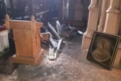 Incendio azota histórica catedral católica en Ucrania 3 Iglesia en Kiev 2