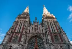 Incendio azota histórica catedral católica en Ucrania 2 Iglesia en Kiev