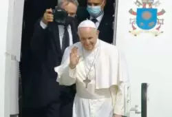 Papa regresó a Roma, tras periplo en Hungría y Eslovaquia 2 Papa 1