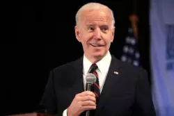 Biden afirmó que el Papa lo considera buen católico y que le dijo que debería seguir recibiendo la comunión 2 Biden