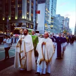 El Santísimo Sacramento atravesó solemne las calles de Manhattan el domingo pasado 2 Procesion con el Santisimo en Nueva York