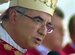 Cardenal Becciu pide a Cardenal Pell “no más provocaciones” y le dirige carta pública 2 Cardinal Becciu aspect ratio 394 290