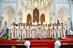Igreja no Vietna ordena 38 novos sacerdotes missionarios 2 700x467 1