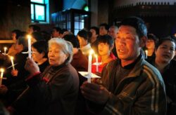 Pequim Atividades religiosas na internet so serao permitidas apos autorizacao do governo