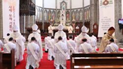 Coreia do Sul Arquidiocese de Seul ordena 23 novos sacerdotes catolicos 3