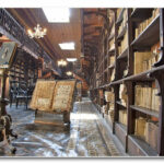 Livros antigos e codices manuscritos 700x464 1