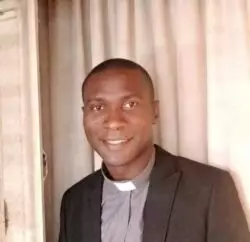 Sacerdote católico secuestrado en Nigeria es liberado 2 Sacerdote catolico sequestrado na Nigeria e libertado