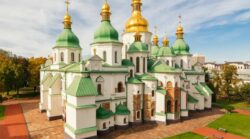 Quase 60 templos religiosos foram destruidos durante a guerra na Ucrania