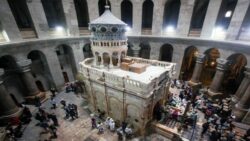 Restauracao do piso da Basilica do Santo Sepulcro e iniciada em Jerusalem 1