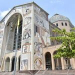 Santuario Nacional de Aparecida inaugura fachada em mosaico com trechos da Biblia 1 700x394 1