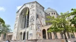 Santuario Nacional de Aparecida, en Brasil, inaugura fachada de mosaicos con extractos de la Biblia 2 Santuario Nacional de Aparecida inaugura fachada em mosaico com trechos da Biblia 1 700x394 1