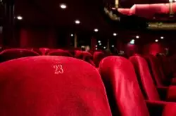 Revolución en las Tendencias: El arte de destruir y construir - I 5 Teatro 4