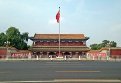 1049px Xinhuamen Gate of Zhongnanhai across Changan Street 2 768x527 1