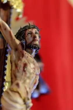 ¿Qué se conmemora hoy Viernes Santo? ¿Cómo se celebra? 4 Cruz 3 250x375 1